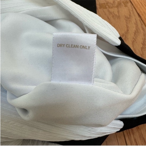 White House Black Market Black and White Sleeveless V-Neck Mini Dress - Picture 8 of 10